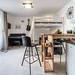 Aryjina Kuca, Studio With Terrace Offering Sea And Mountain Views Kaštela