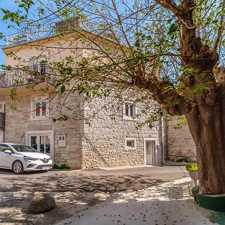 Aryjina Kuca, Studio With Terrace Offering Sea And Mountain Views Appartement Kaštela
