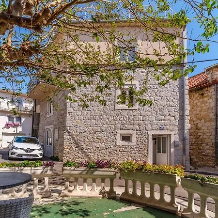 Aryjina Kuca, With Terrace Offering Sea And Mountain Views Apartamento *