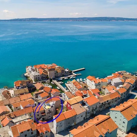 Appartement Aryjina Kuca, Studio With Terrace Offering Sea And Mountain Views Kaštela