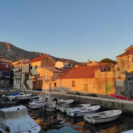 Apartamento Aryjina Kuca, With Terrace Offering Sea And Mountain Views