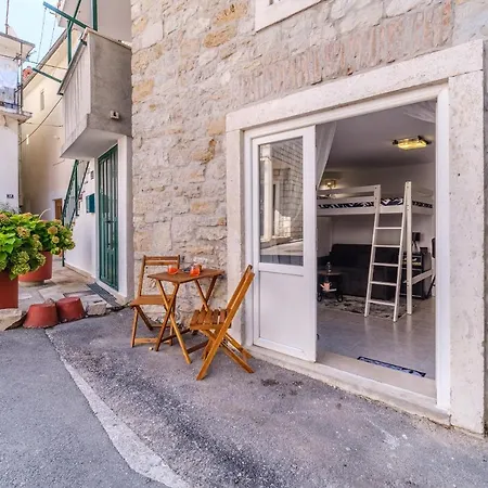 Aryjina Kuca, Studio With Terrace Offering Sea And Mountain Views Appartement Kaštela