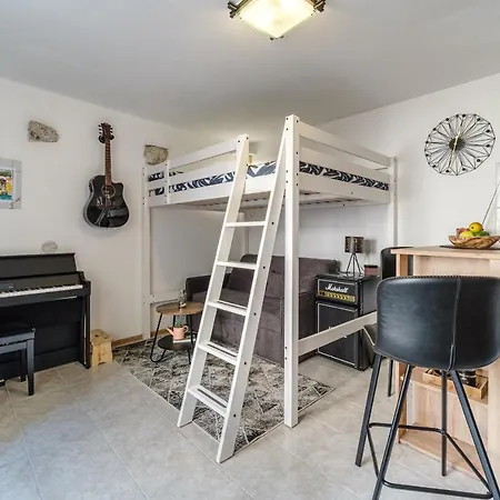 Aryjina Kuca, With Terrace Offering Sea And Mountain Views *