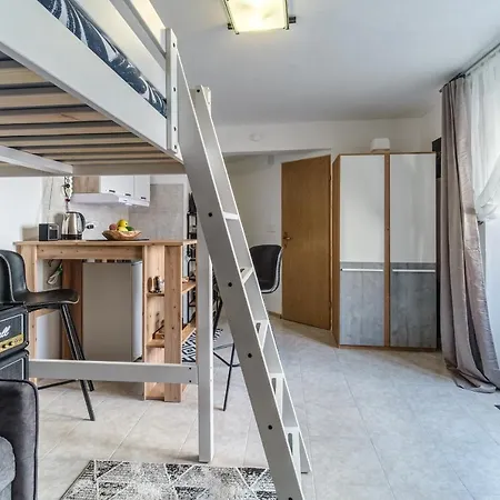 Aryjina Kuca, With Terrace Offering Sea And Mountain Views