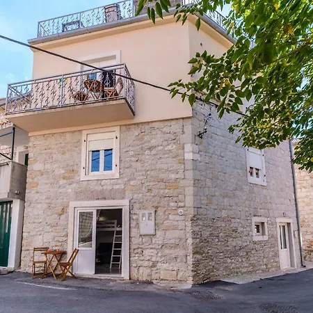 Aryjina Kuca, Studio With Terrace Offering Sea And Mountain Views Appartement