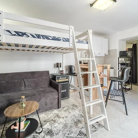 Aryjina Kuca, With Terrace Offering Sea And Mountain Views Apartamento