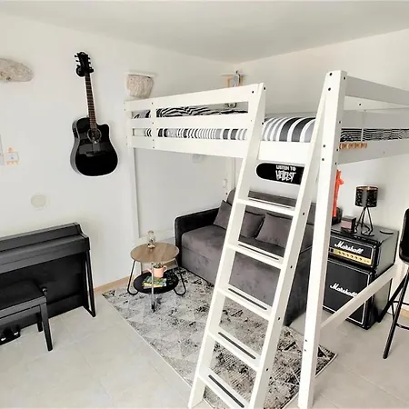 Aryjina Kuca, With Terrace Offering Sea And Mountain Views Apartamento