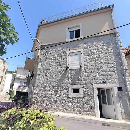 Aryjina Kuca, Studio With Terrace Offering Sea And Mountain Views Appartement *